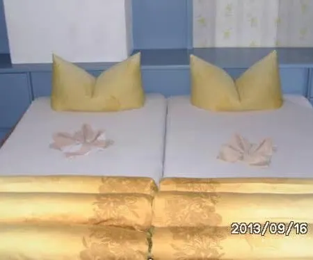 Fruhstuckspension Carlo 호텔