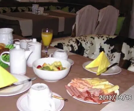 Fruhstuckspension Carlo 호텔