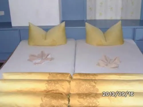 Fruhstuckspension Carlo 호텔