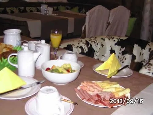 Fruhstuckspension Carlo 호텔